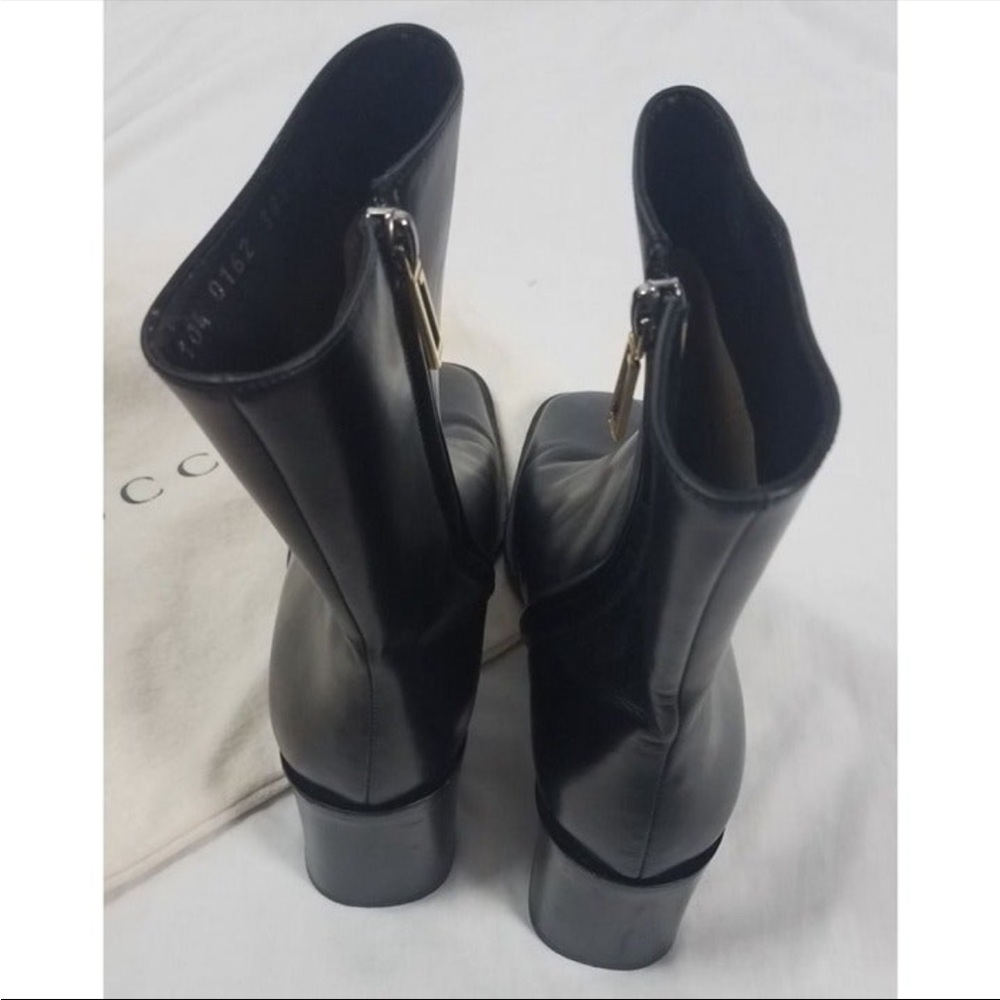 Vintage Gucci boots size 38.5 great condition. The wear is shown in pictures.